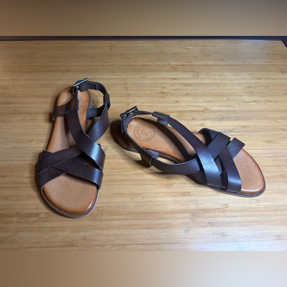 NWOB Penelope Childers- Buttercup Sandals in Color Bitter Chocolate. Size EU 36 - Picture 8 of 11